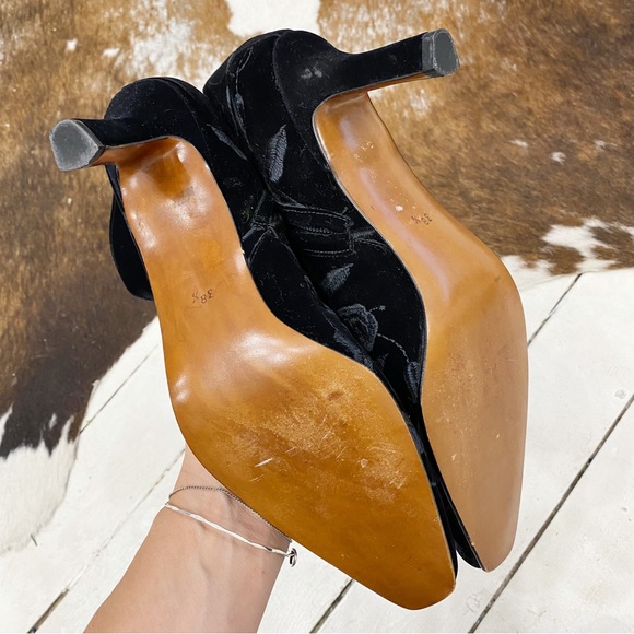 LK Bennett black floral velvet embroidered booties. Size 8. - Picture 6 of 8